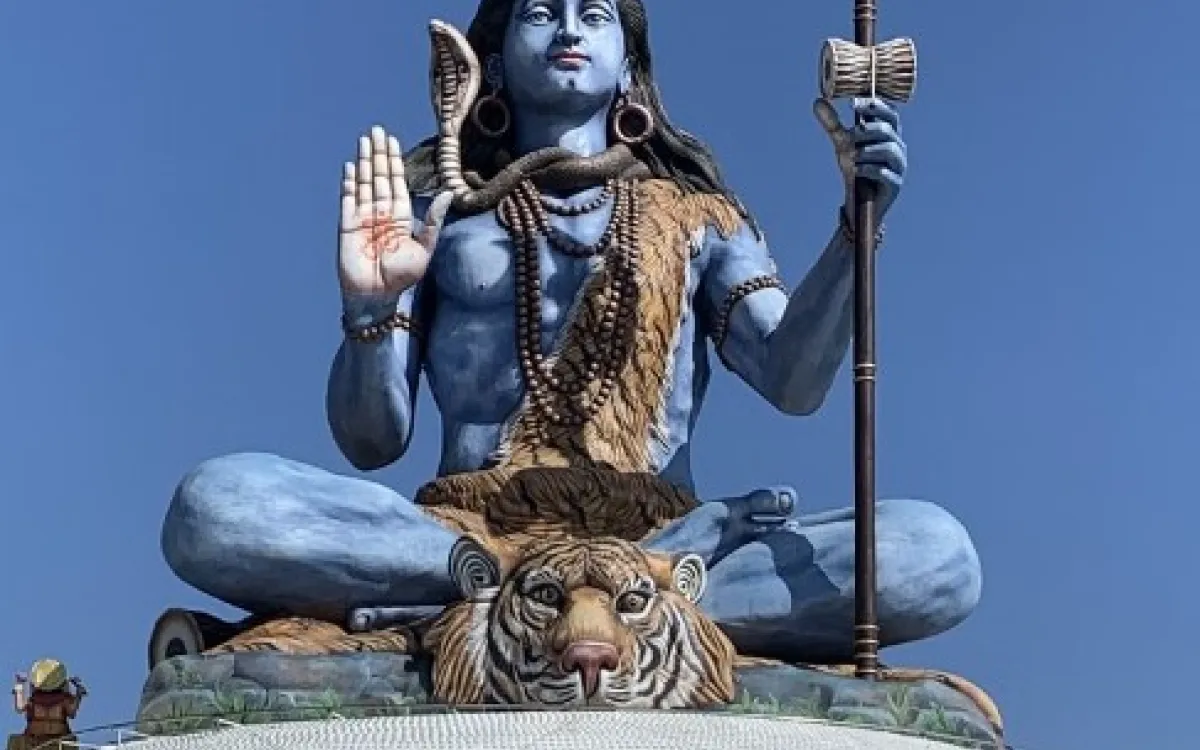 Blaue Buddha-Statue in Nepal